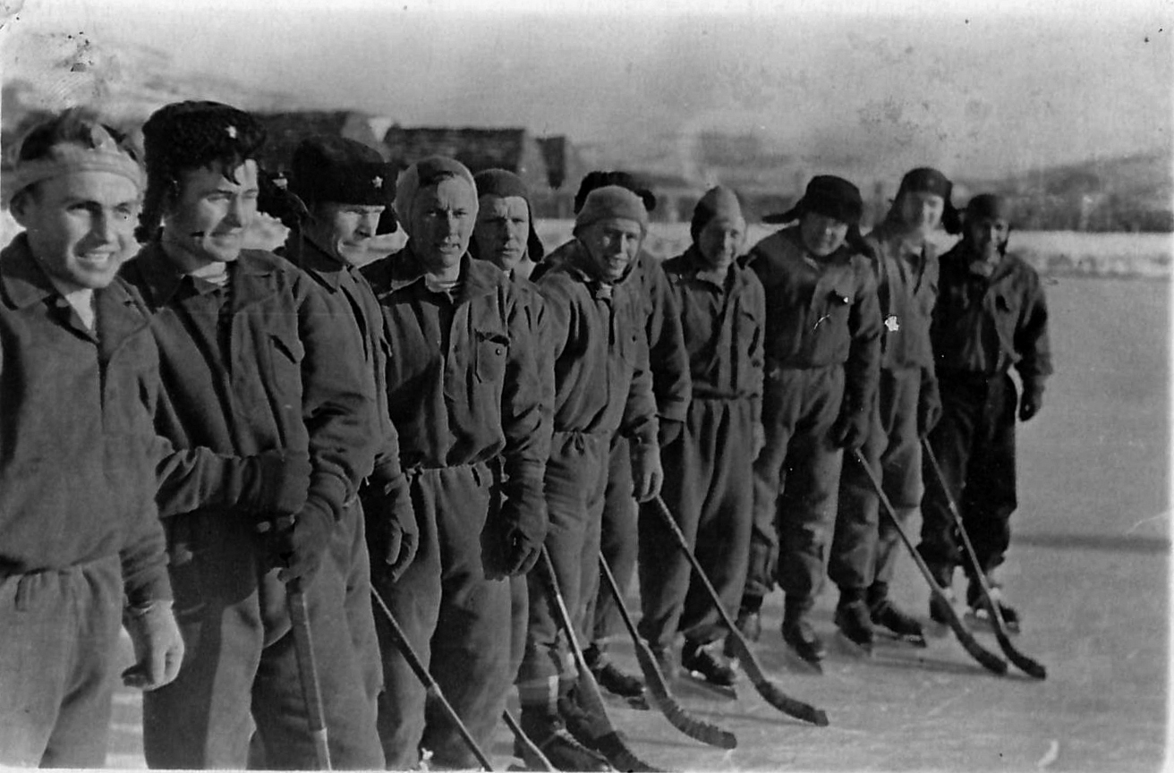 Зима 1947/48 годов. Первое известное фото команды ДОСА